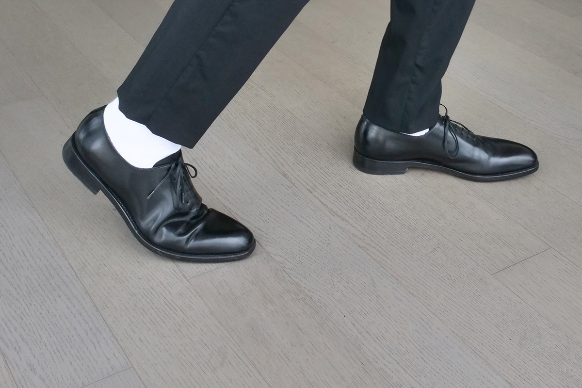 Stop Wearing White Socks With A Black Suit - Greetings Gentlemen